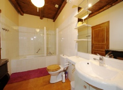 salle de bain wc de la chambre cardabelle du Luc